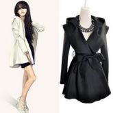 vestido com capuz e cinto